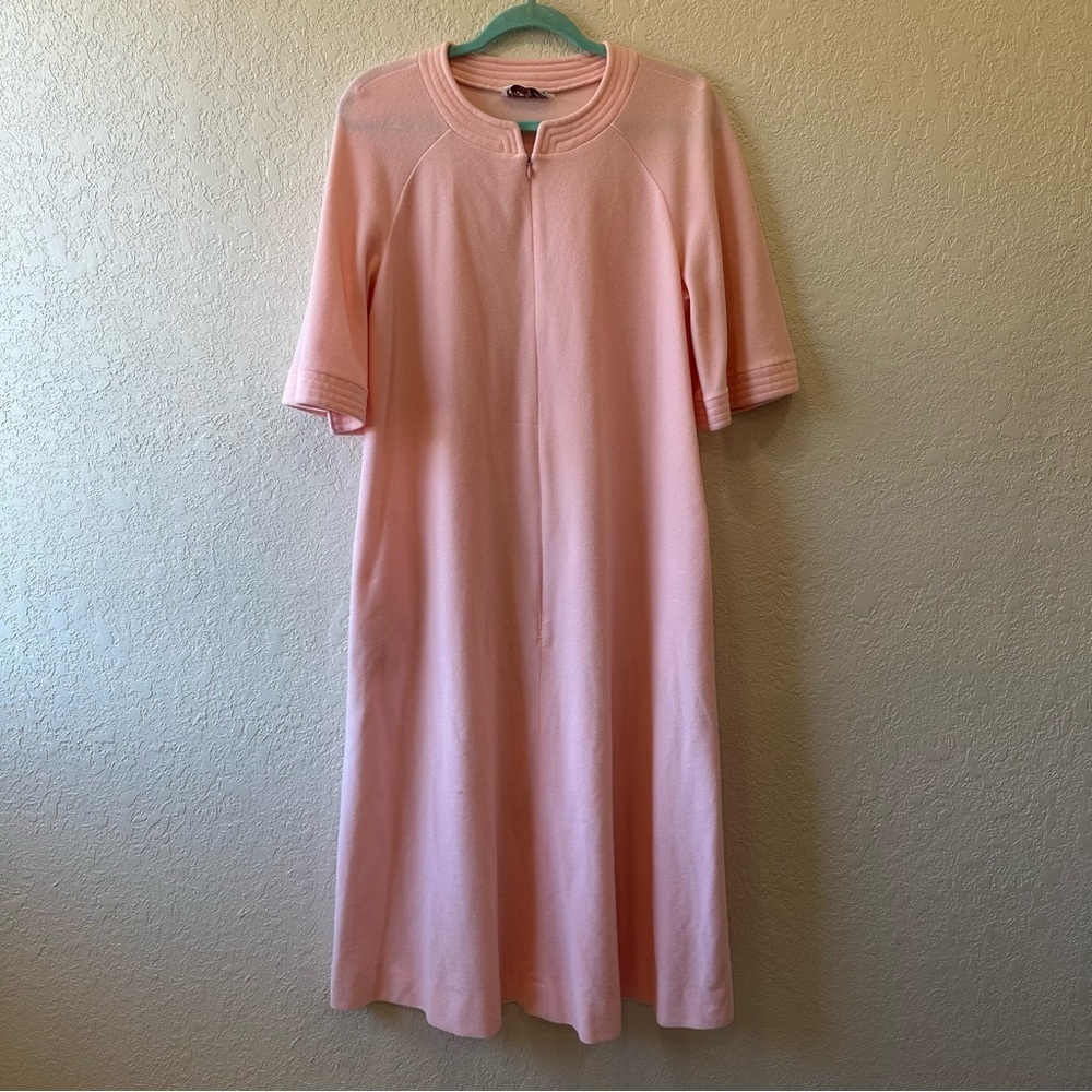 Vintage Vanity Fair light pink zip up size medium housecoat robe